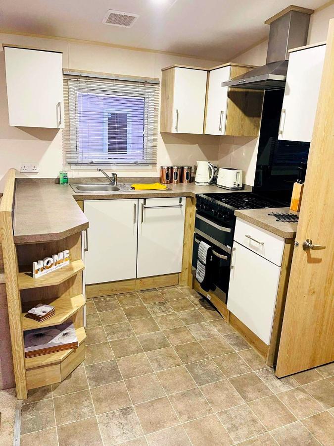 The Sunflower Luxury Caravan At Tattersall Lakes Hotel Tattershall Exterior photo