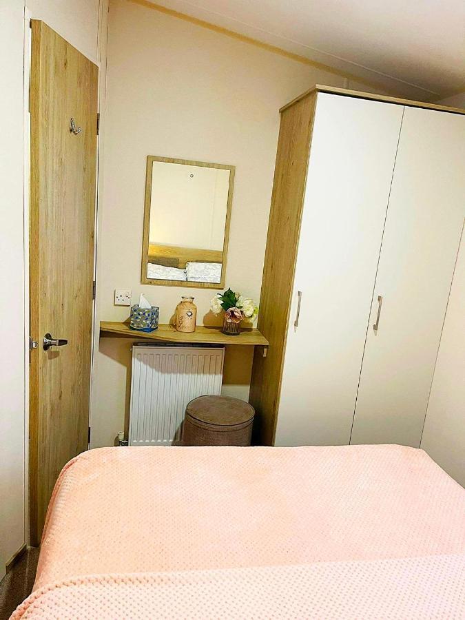 The Sunflower Luxury Caravan At Tattersall Lakes Hotel Tattershall Exterior photo