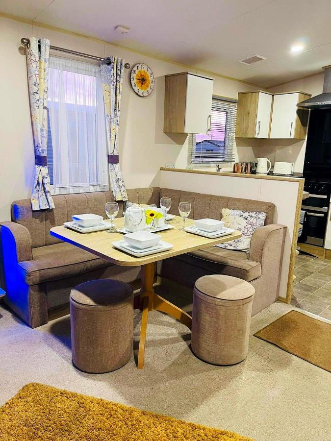 The Sunflower Luxury Caravan At Tattersall Lakes Hotel Tattershall Exterior photo