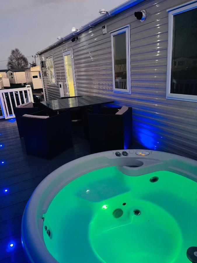 The Sunflower Luxury Caravan At Tattersall Lakes Hotel Tattershall Exterior photo
