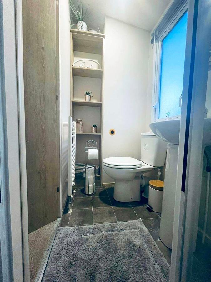 The Sunflower Luxury Caravan At Tattersall Lakes Hotel Tattershall Exterior photo